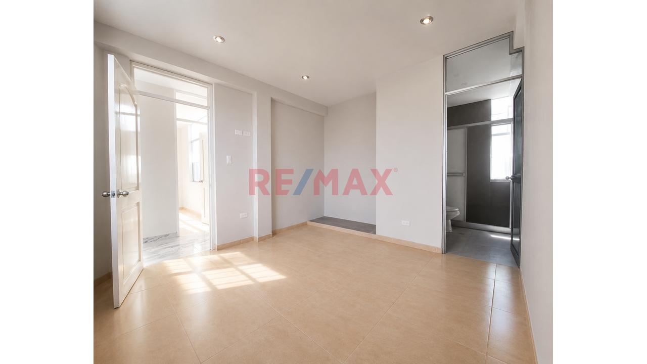 Se Vende Amplio Departamento De Estreno En El 3Piso- Urb. San Vicente - 5