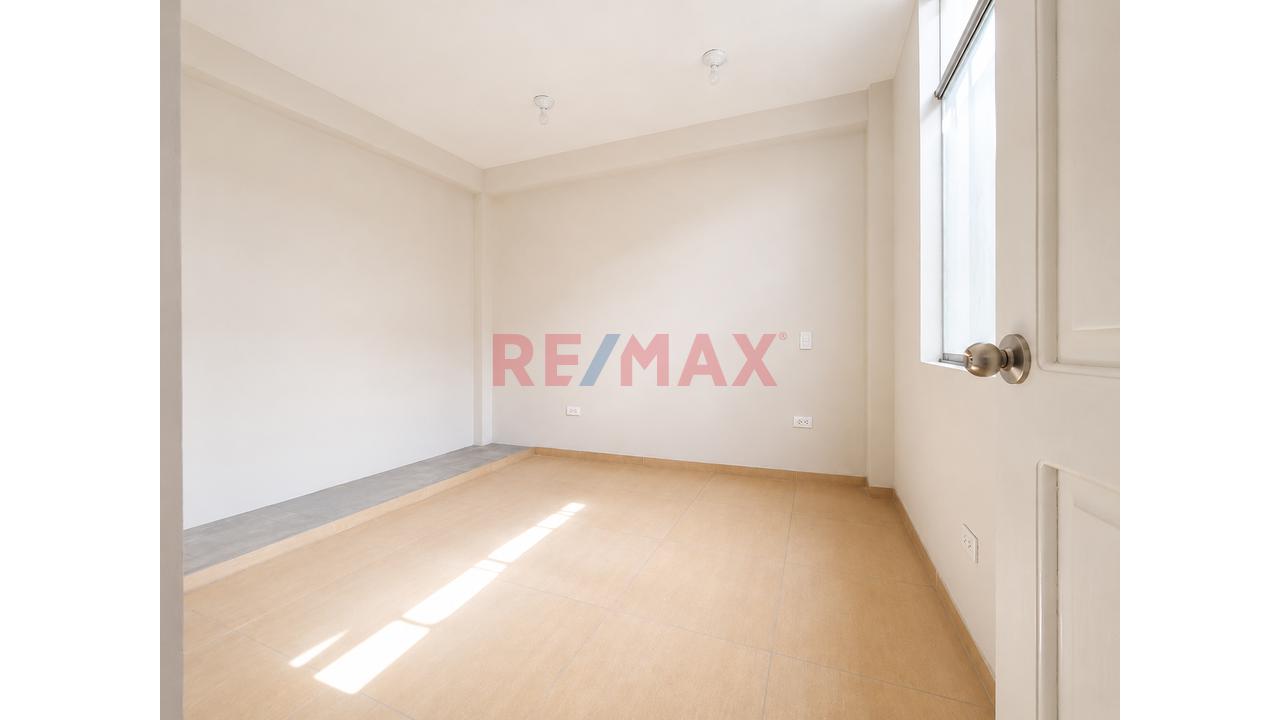 Se Vende Amplio Departamento De Estreno En El 3Piso- Urb. San Vicente - 11