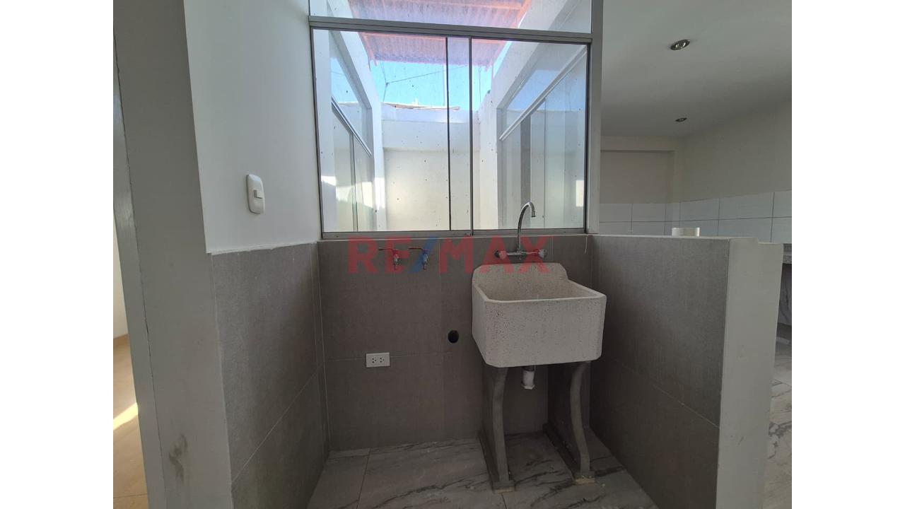 Se Vende Amplio Departamento De Estreno En El 3Piso- Urb. San Vicente - 4
