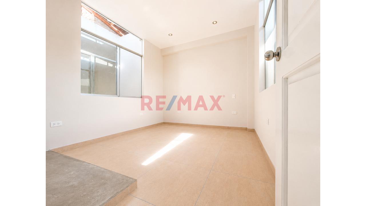 Se Vende Amplio Departamento De Estreno En El 3Piso- Urb. San Vicente - 7