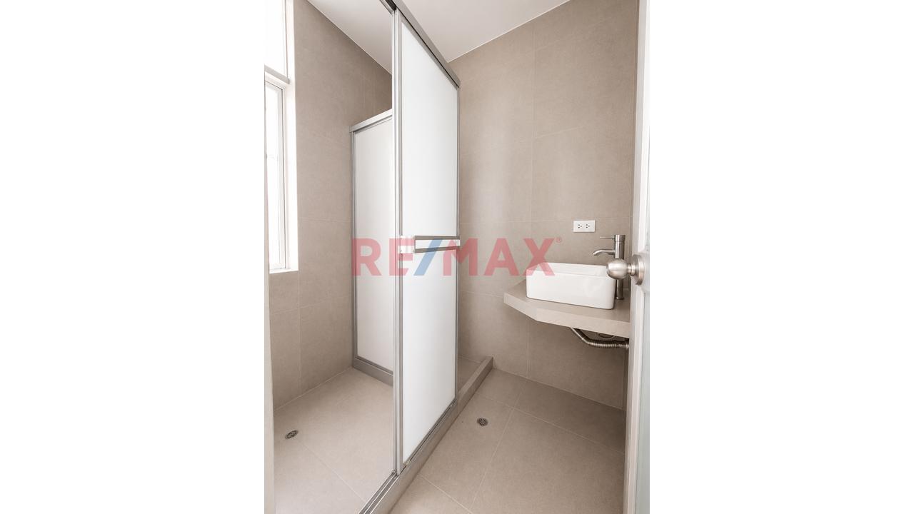 Se Vende Amplio Departamento De Estreno En El 3Piso- Urb. San Vicente - 8