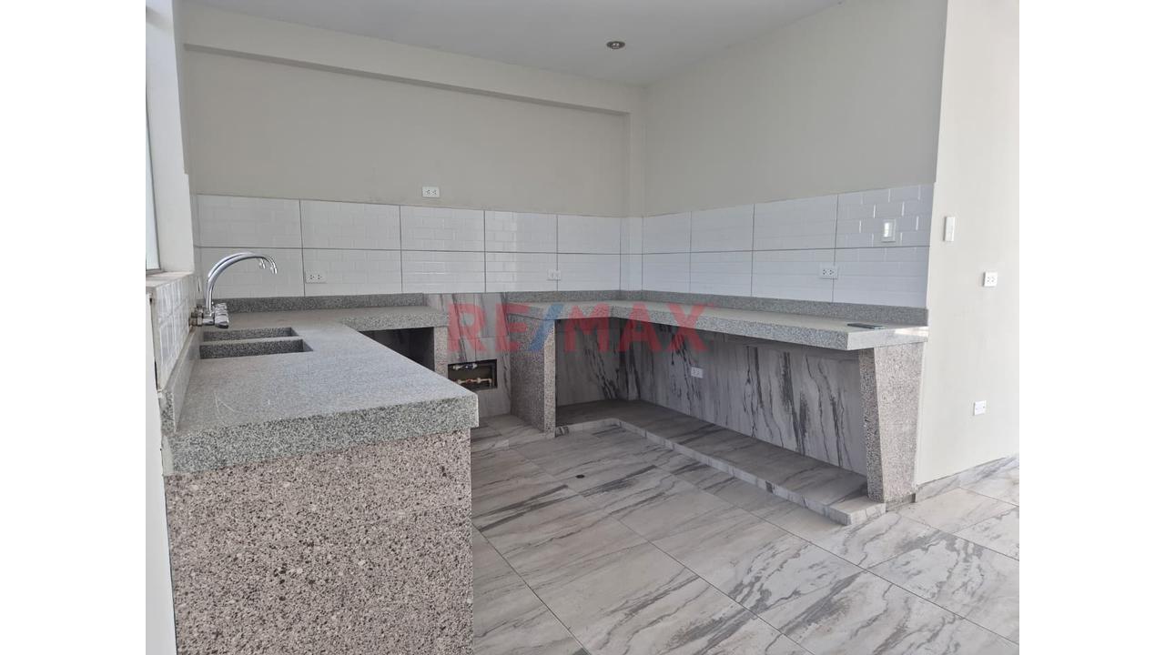 Se Vende Amplio Departamento De Estreno En El 3Piso- Urb. San Vicente - 3