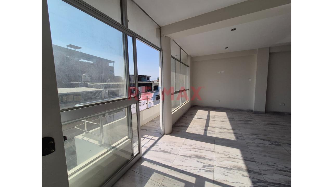 Se Vende Amplio Departamento De Estreno En El 3Piso- Urb. San Vicente - 2