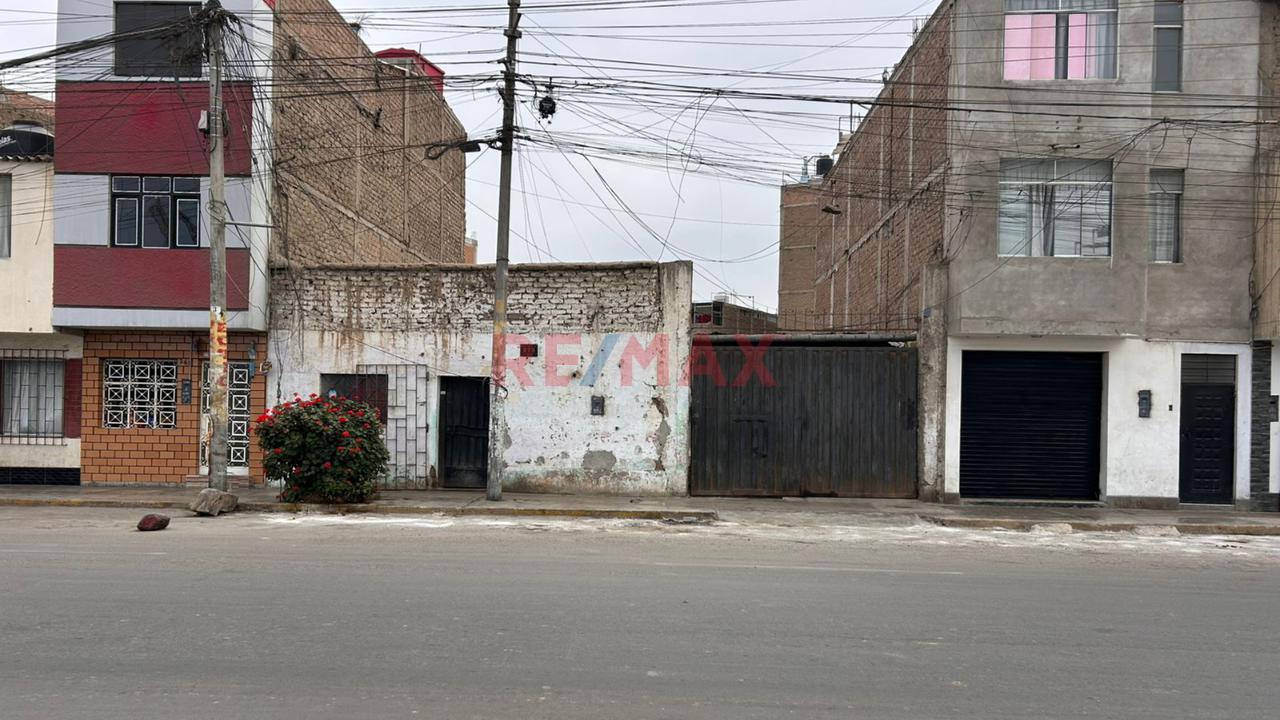🚨 Venta De Amplio Terreno En Urb. Chicago — Zona Comercial - 2
