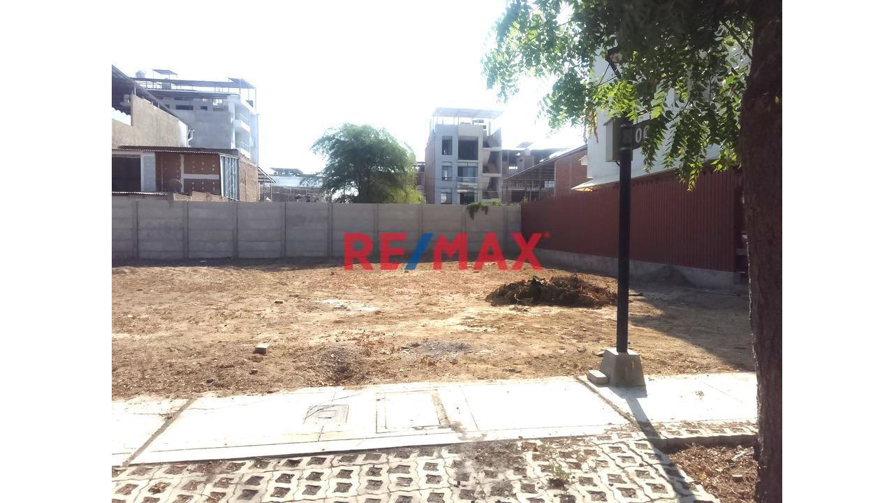 Exclusivo Venta! Terreno De 200 M² En Condominio Privado Urb. Miraflores Country Club  Mz Ae3 Lote 6 Precio: $ 59,500 Usd