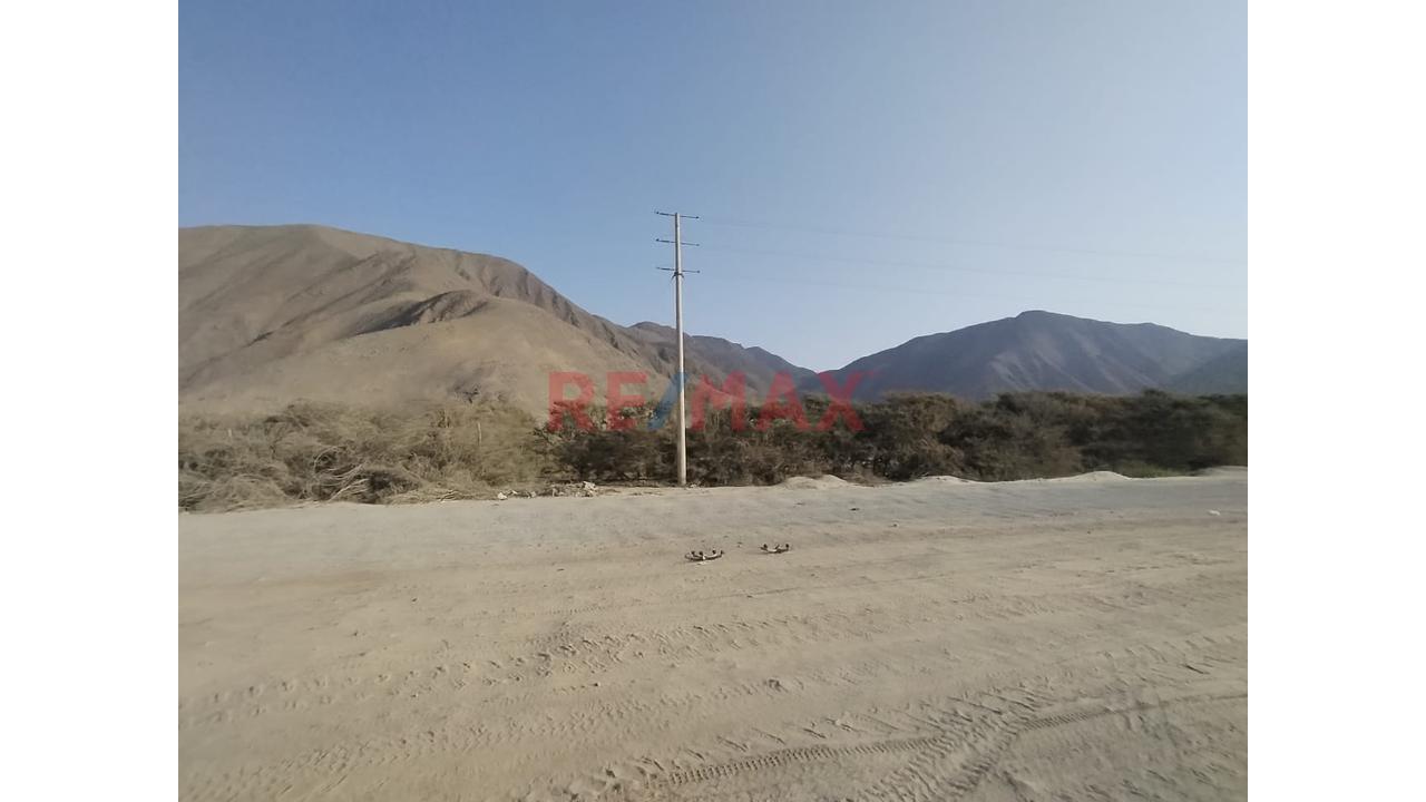 ¡Oportunidad Única! Terreno Amplio Y Estratégico En Chilca - 3