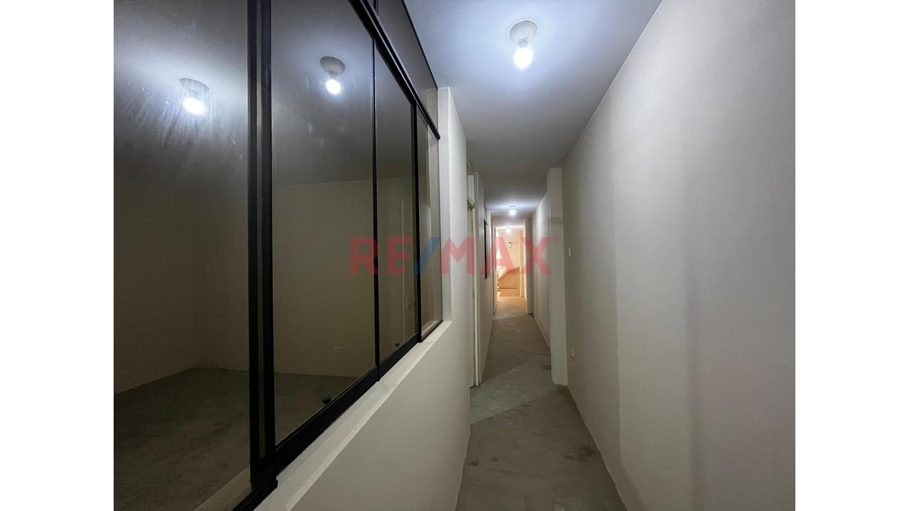 Casa En Venta En Villa María Del Triunfo - 13