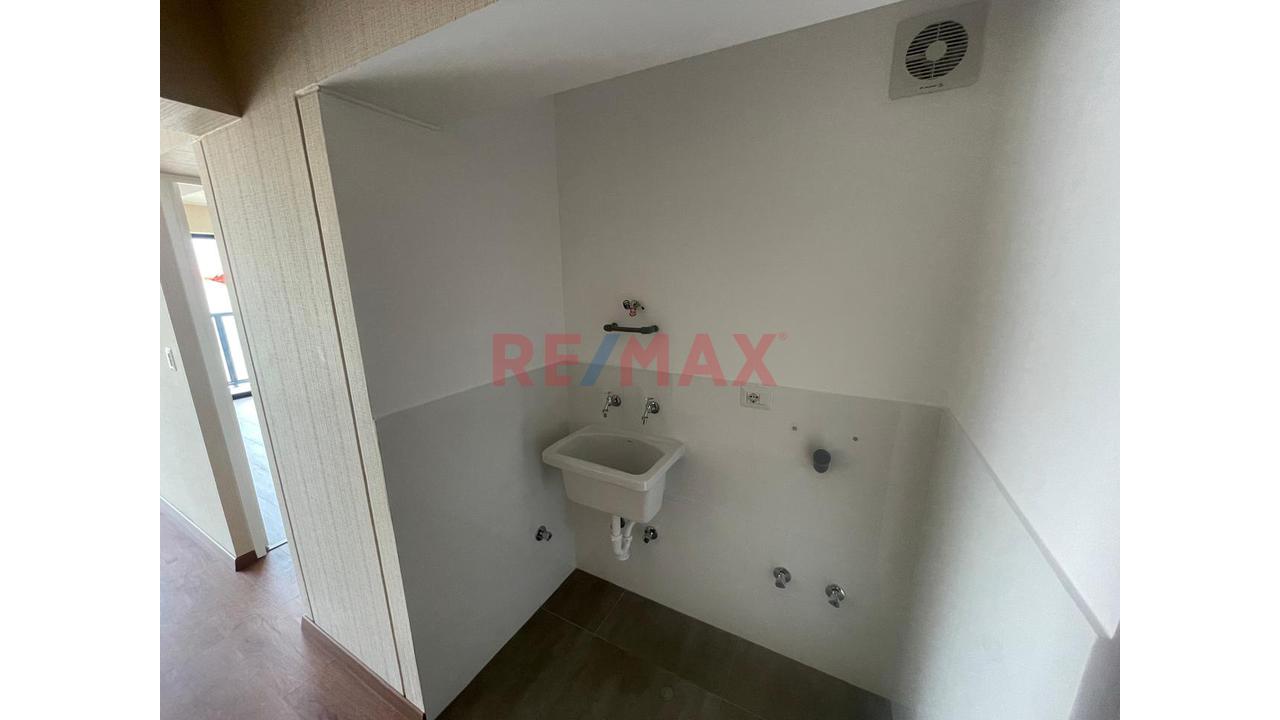 Moderno Flat De 1 Dormitorio En Jesus Maria / Piso 12 + Estacionamiento — foto 4