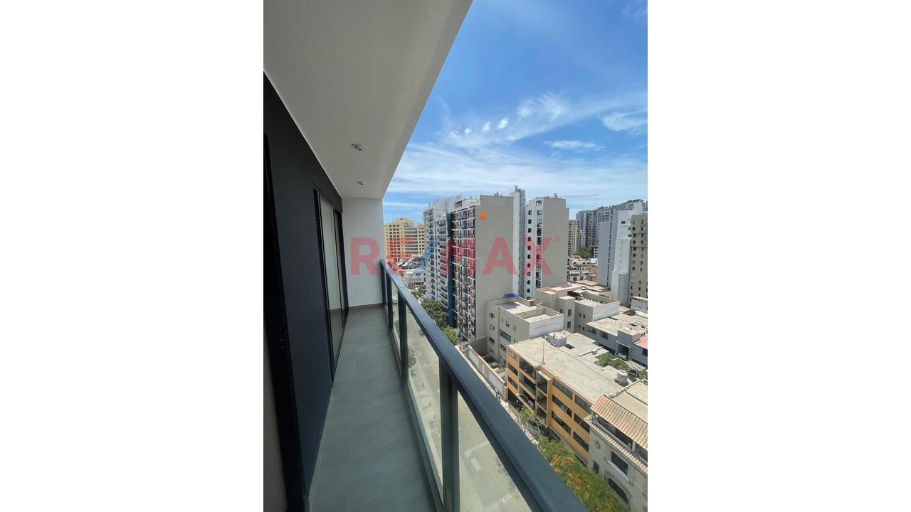 Moderno Flat De 1 Dormitorio En Jesus Maria / Piso 12 + Estacionamiento — foto 3