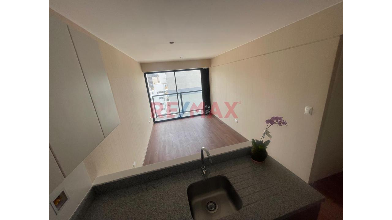 Moderno Flat De 1 Dormitorio En Jesus Maria / Piso 12 + Estacionamiento — foto 10