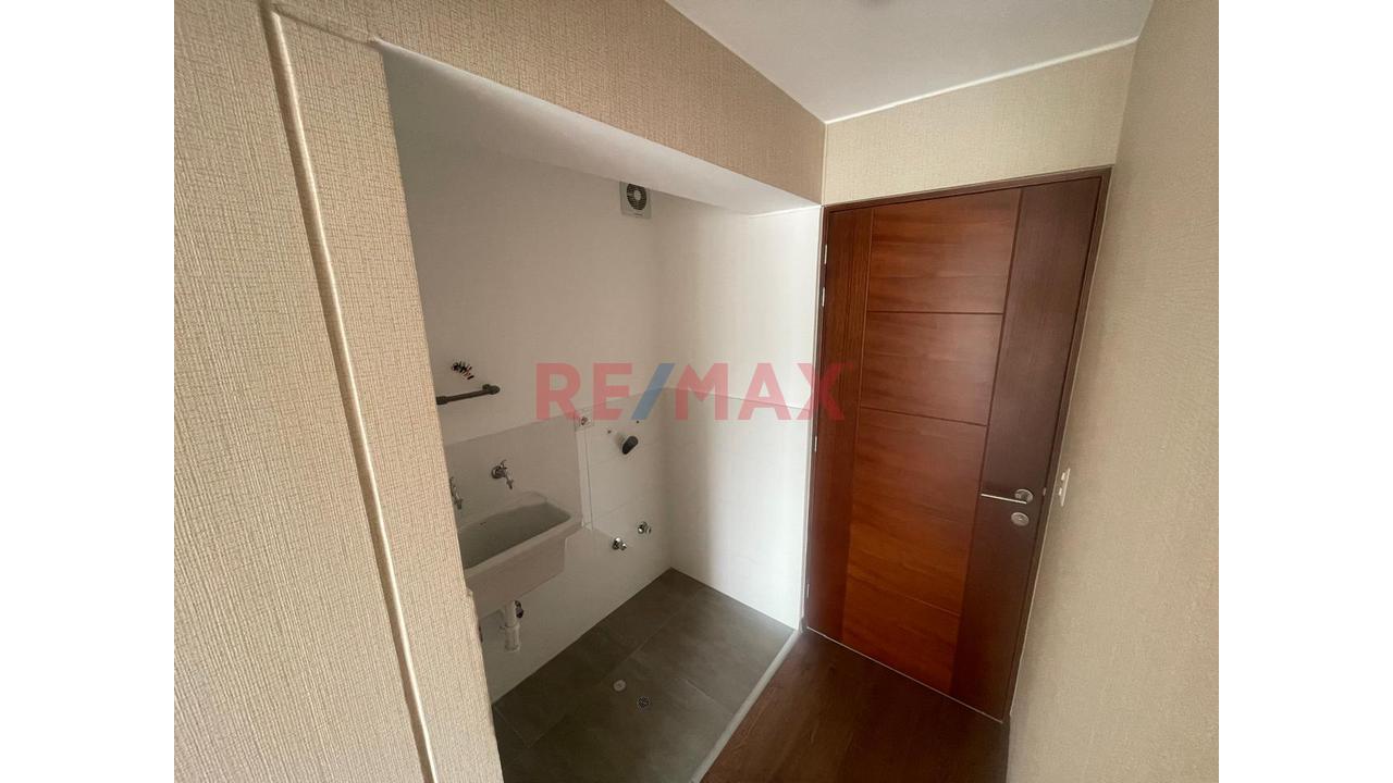 Moderno Flat De 1 Dormitorio En Jesus Maria / Piso 12 + Estacionamiento — foto 11