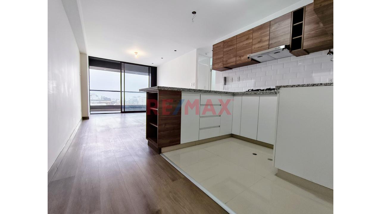 Venta De Departamento Duplex De Estreno Con Terraza Y Cochera En San Miguel - 2