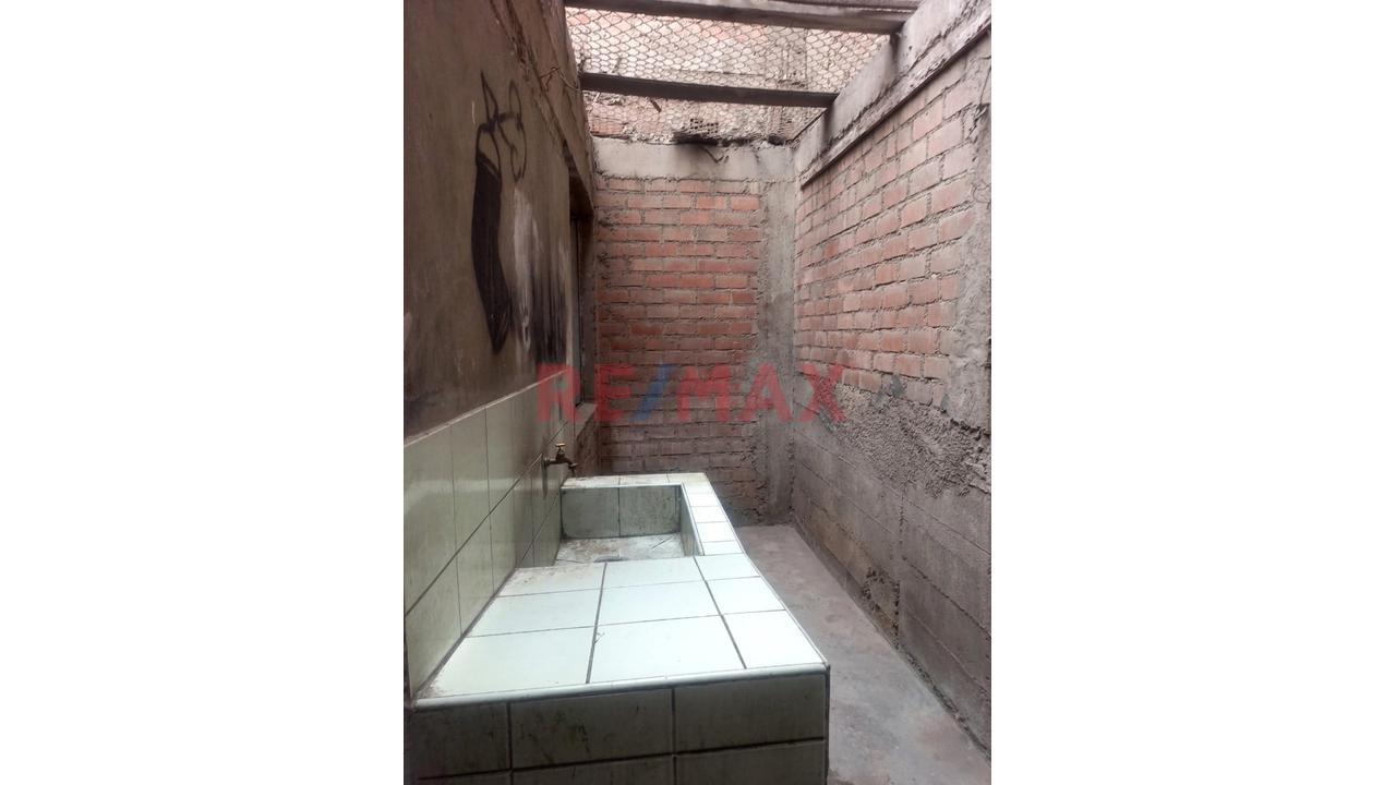 Ocasion Venta De Hermosa Casa En El Distrito De Santiago De Surco, En Plena Panamericana Sur, Frente A Las Universidades Utp Y Autonoma - 9
