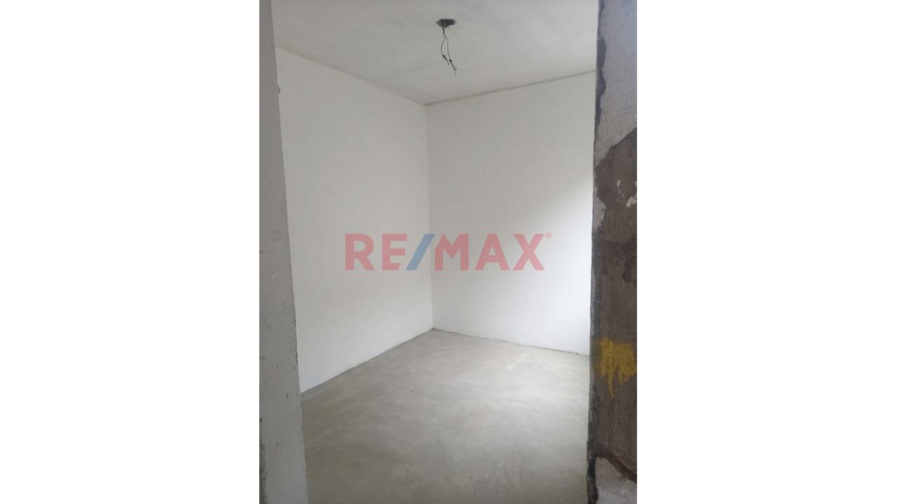 Ocasion Venta De Hermosa Casa En El Distrito De Santiago De Surco, En Plena Panamericana Sur, Frente A Las Universidades Utp Y Autonoma - 3