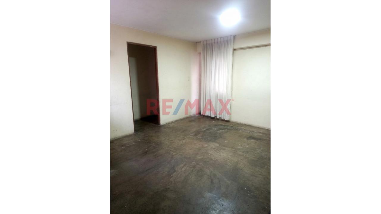 Ocasion Venta De Hermosa Casa En El Distrito De Santiago De Surco, En Plena Panamericana Sur, Frente A Las Universidades Utp Y Autonoma - 4
