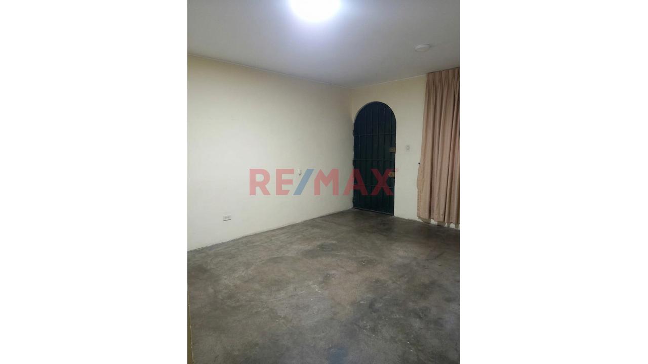 Ocasion Venta De Hermosa Casa En El Distrito De Santiago De Surco, En Plena Panamericana Sur, Frente A Las Universidades Utp Y Autonoma - 7