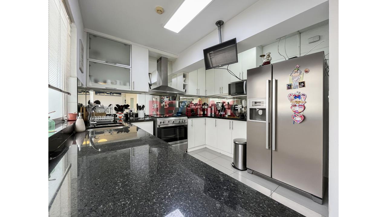 Se Vende Lindo Departamento Duplex Con Terraza En Chacarilla - Cal Monte Carmelo — foto 8