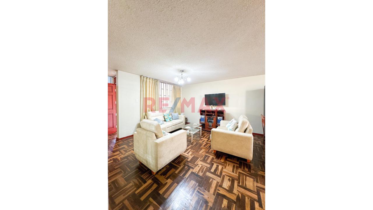 🏡 Casa Multifamiliar En Venta En La Perla – 2 Pisos Independizados + Aires - 4