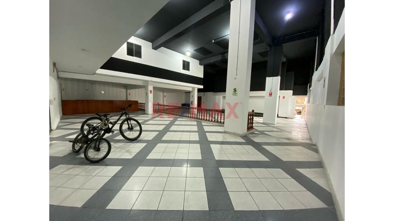 Alquiler De Local Para Negocio , Oficinas O Centro De Estudios En Surco - 6