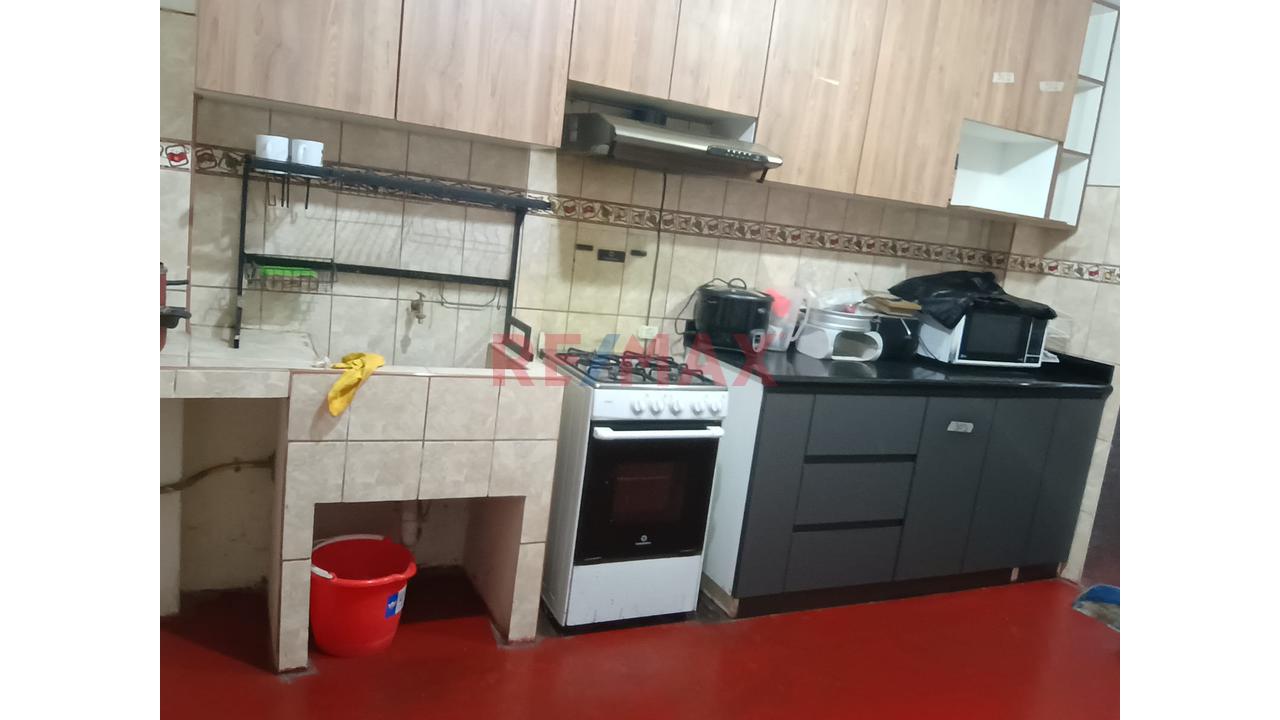 Se Vende Amplia Casa De 3 Pisos En Villa El Salvador — foto 13