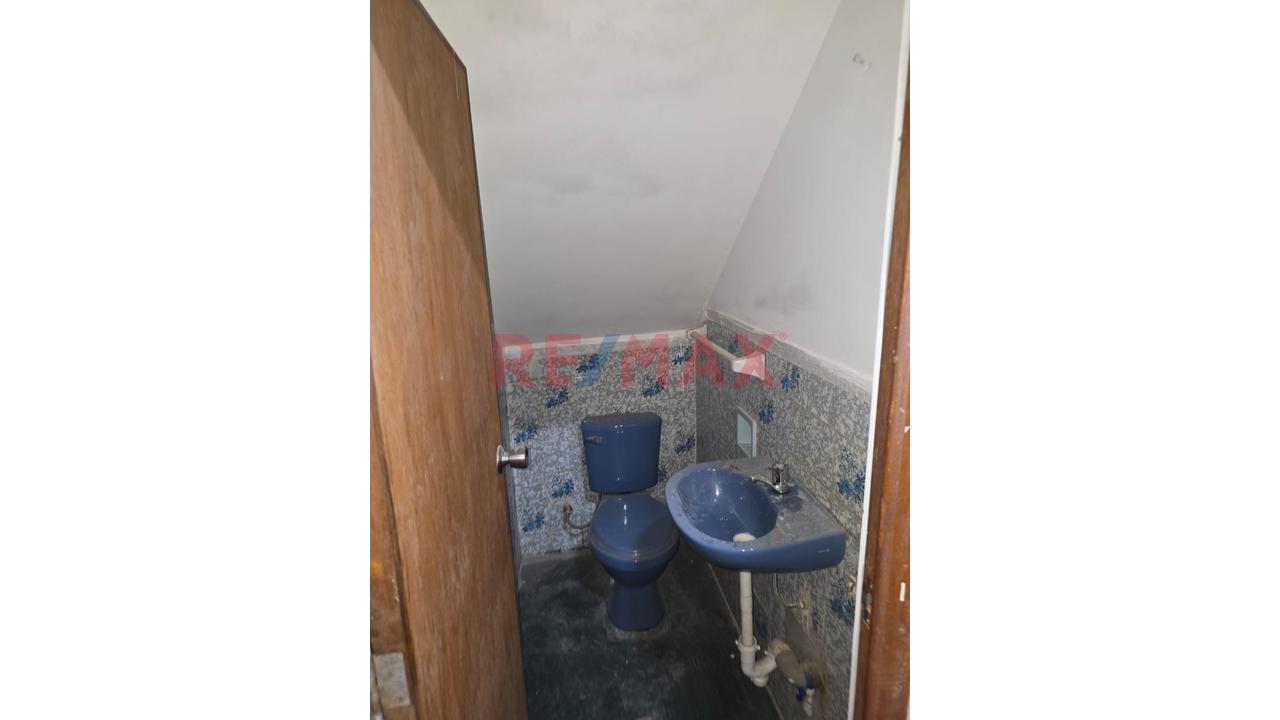 Se Vende Amplia Casa De 3 Pisos En Villa El Salvador - 17