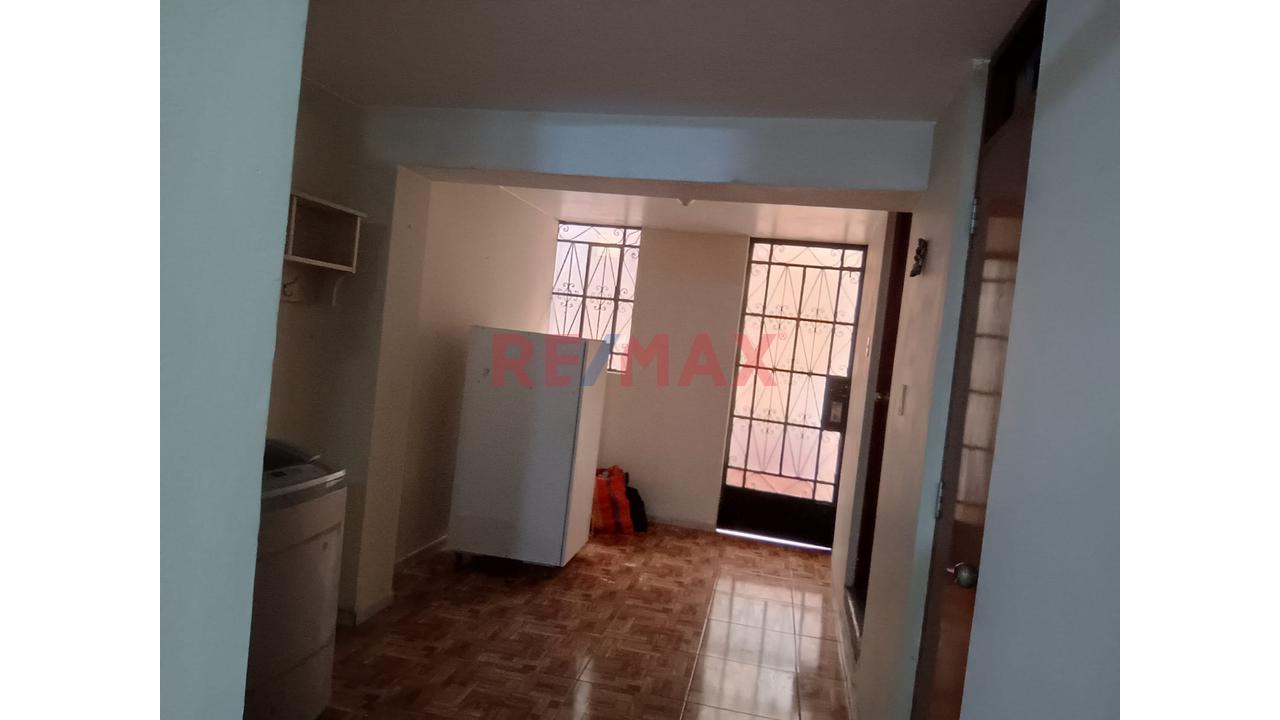 Se Vende Amplia Casa De 3 Pisos En Villa El Salvador — foto 3