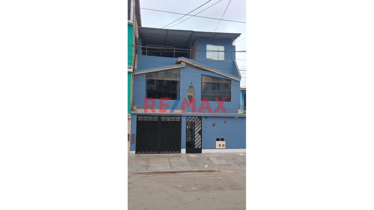 Se Vende Amplia Casa De 3 Pisos En Villa El Salvador