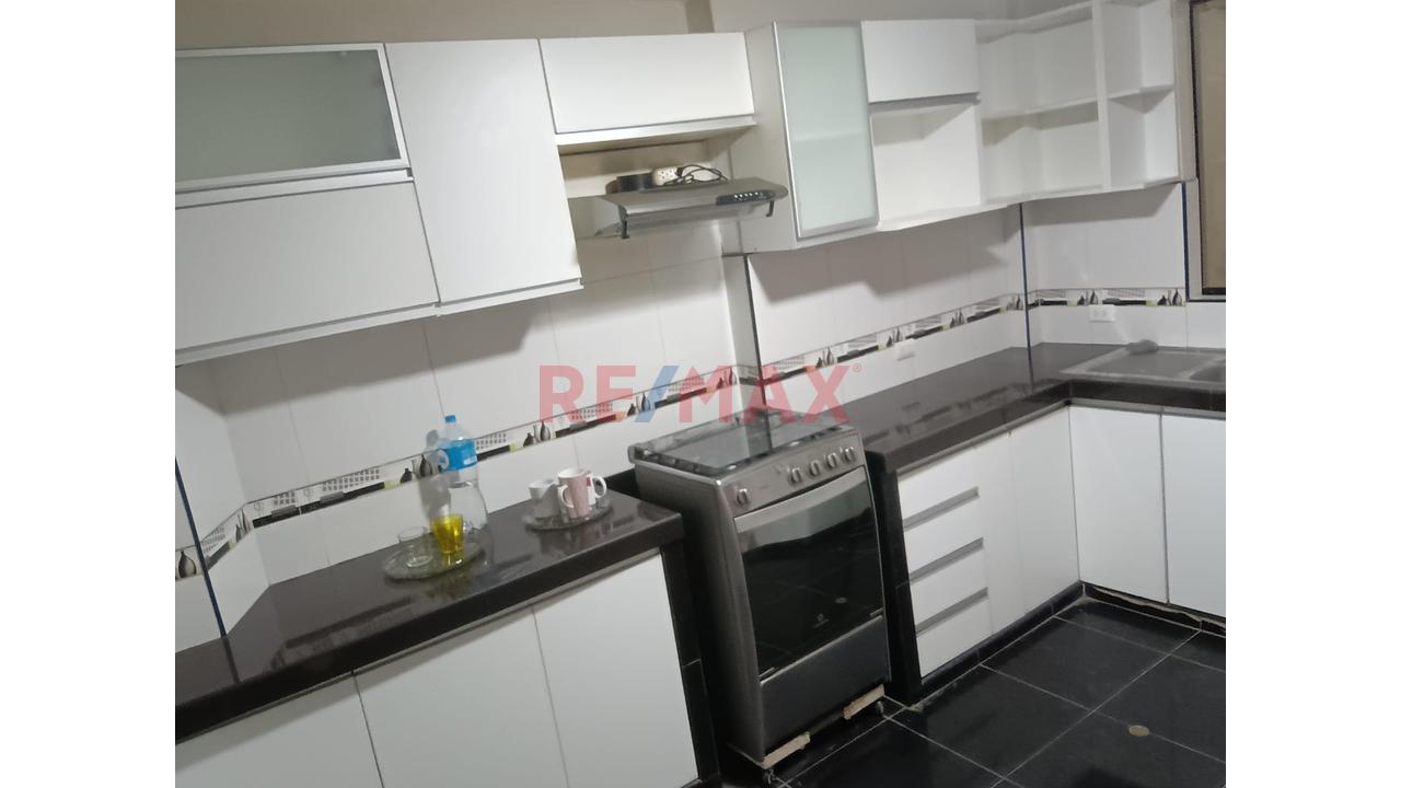 Se Vende Amplia Casa De 3 Pisos En Villa El Salvador — foto 4