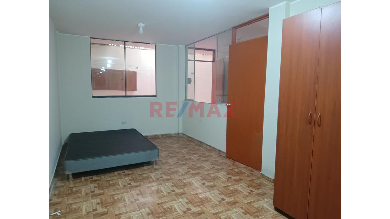 Se Vende Amplia Casa De 3 Pisos En Villa El Salvador — foto 10
