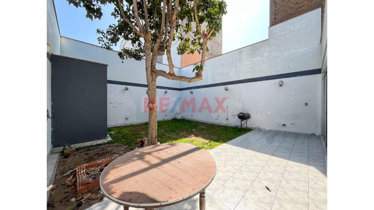 Vendo Amplia Casa De 3 Pisos Con Doble Terraza En San Miguel: 196 M² - 17