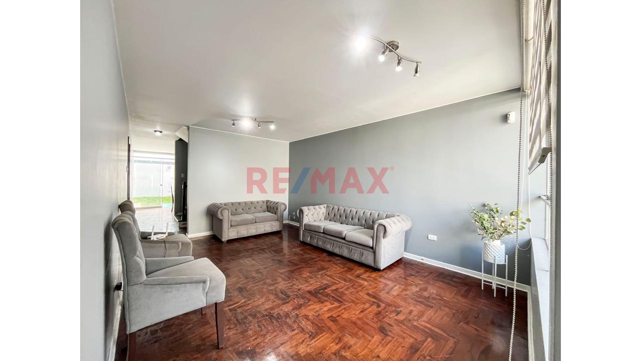 Vendo Amplia Casa De 3 Pisos Con Doble Terraza En San Miguel: 196 M² - 3