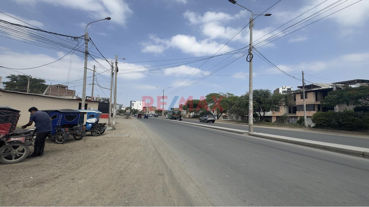Local En Alquiler Urb. Patazca Av. Jose Maria Escriva Chiclayo - 2