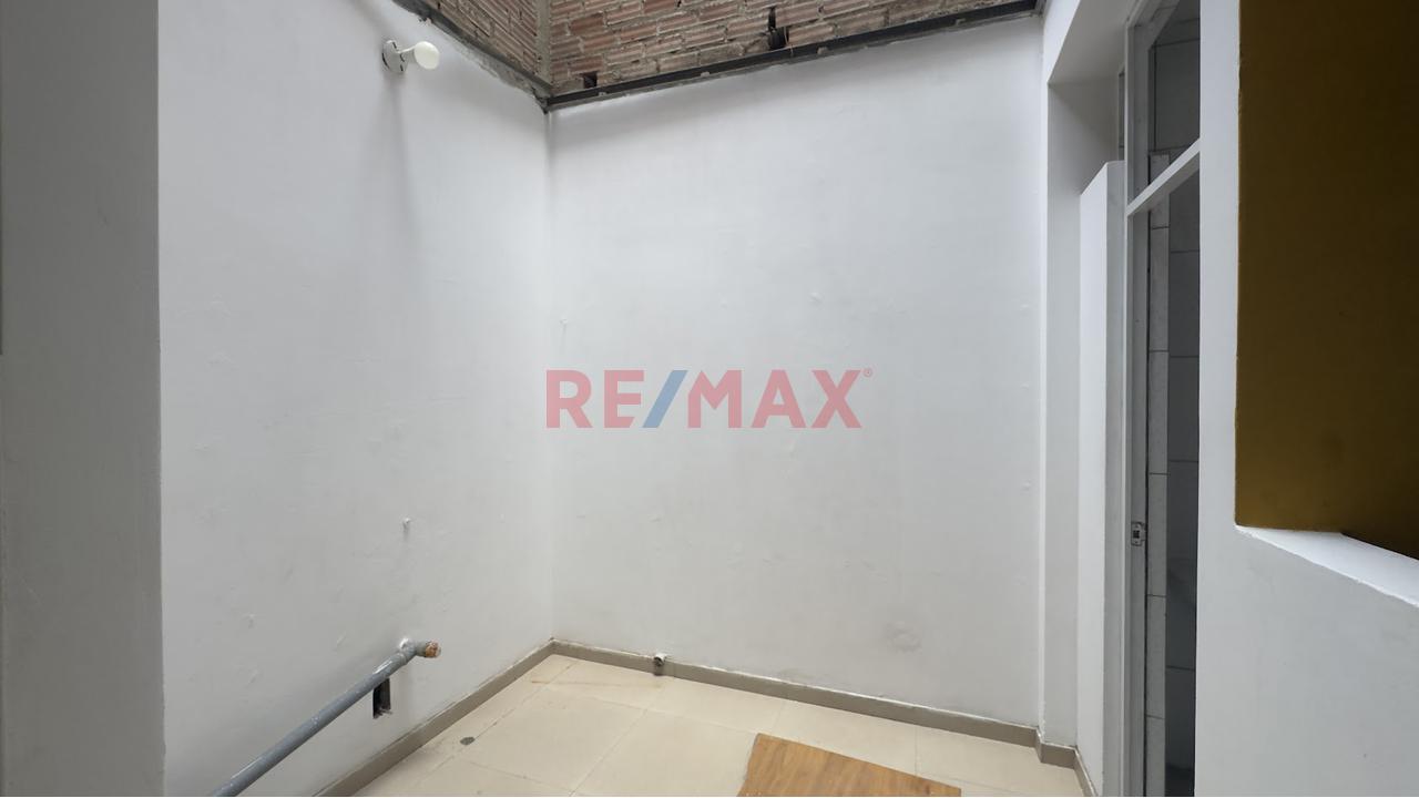 Local En Alquiler Urb. Patazca Av. Jose Maria Escriva Chiclayo - 9