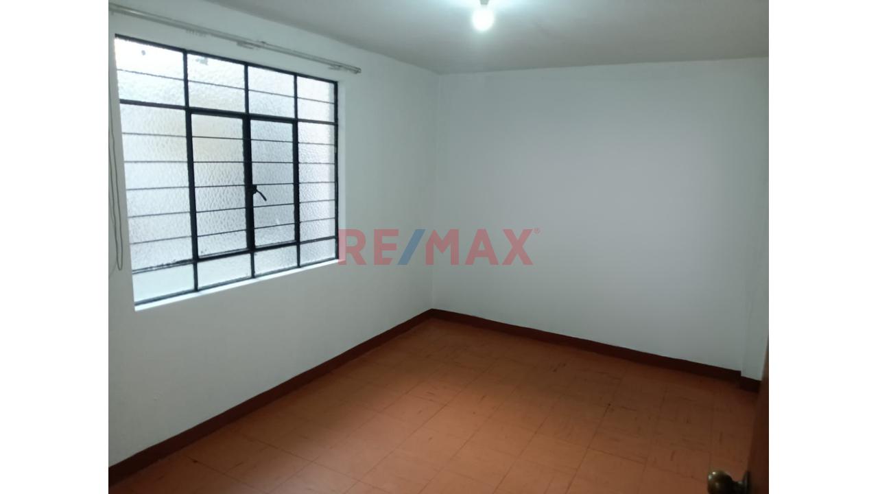Venta De Departamento Dúplex Con Muy Buena Ubicación En Comas - 3