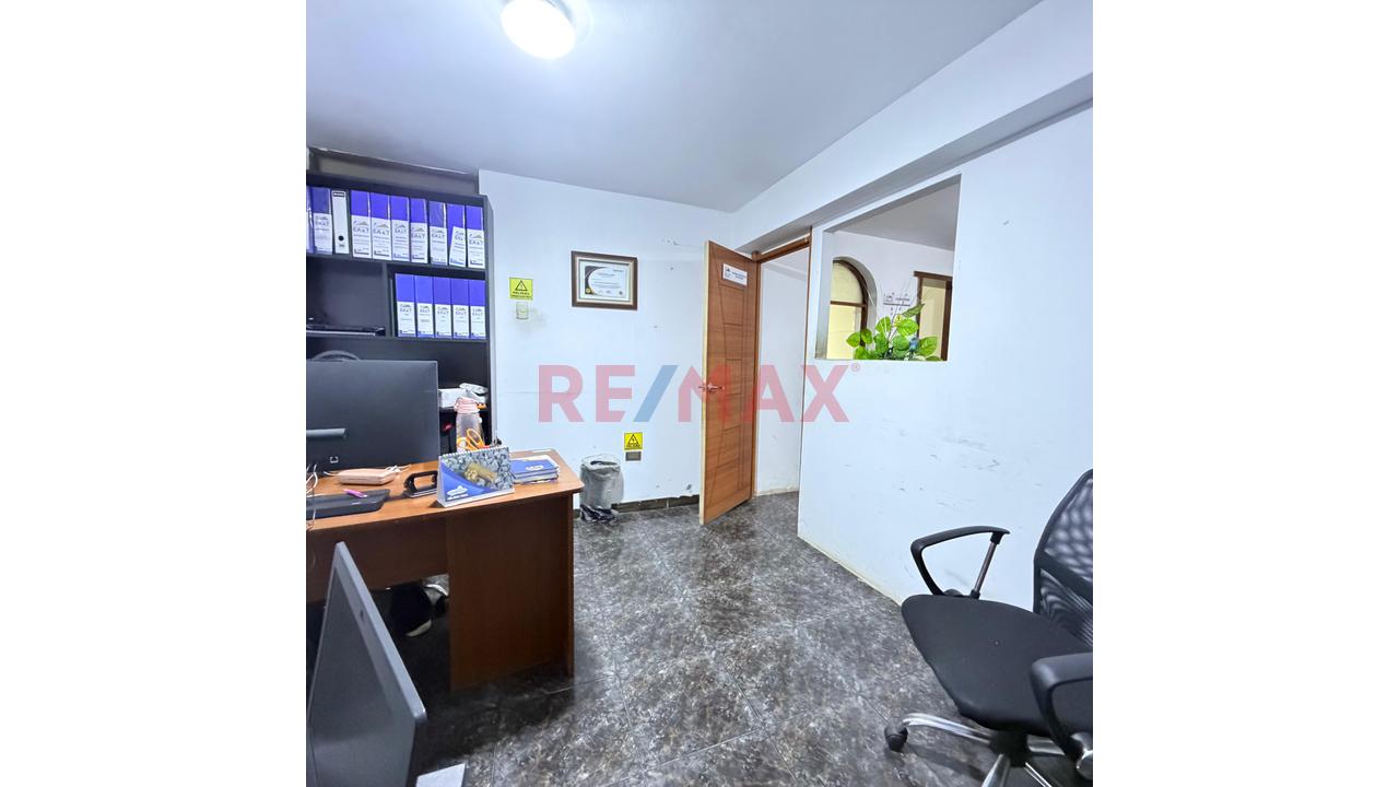 🔥 Oportunidad Única: Casa En Venta En La Urb. San Nicolas 🏡Cerca A La Unt - 17