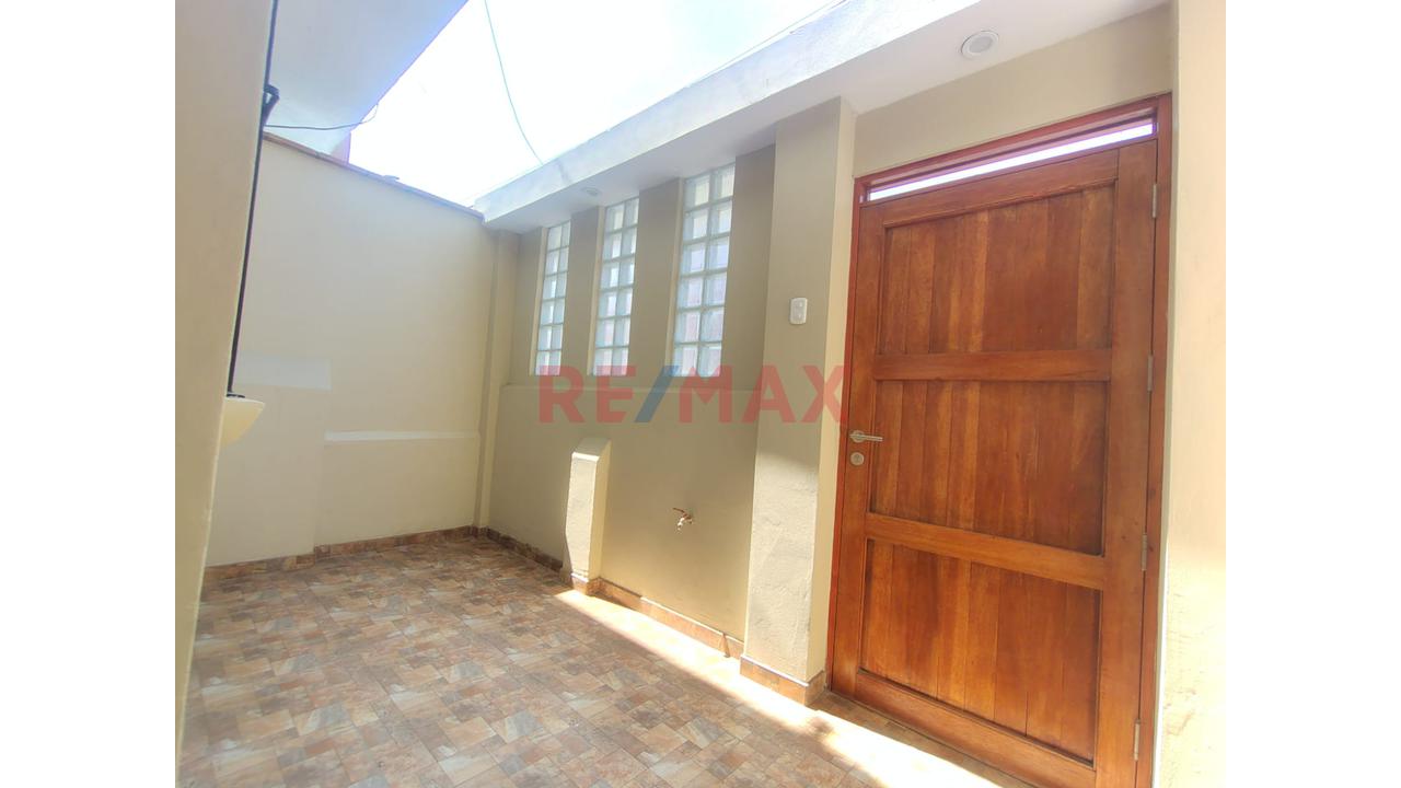 Vive En Primer Piso  Ingreso Independiente Cerca Al Óvalo De La Perla — foto 3