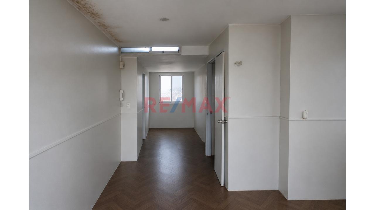 Vendo Moderno Triplex Urb. Olimpo Ate 5To Piso Con Ascensor  Área 116M2 4 Dormitorios  4 Baños - 8