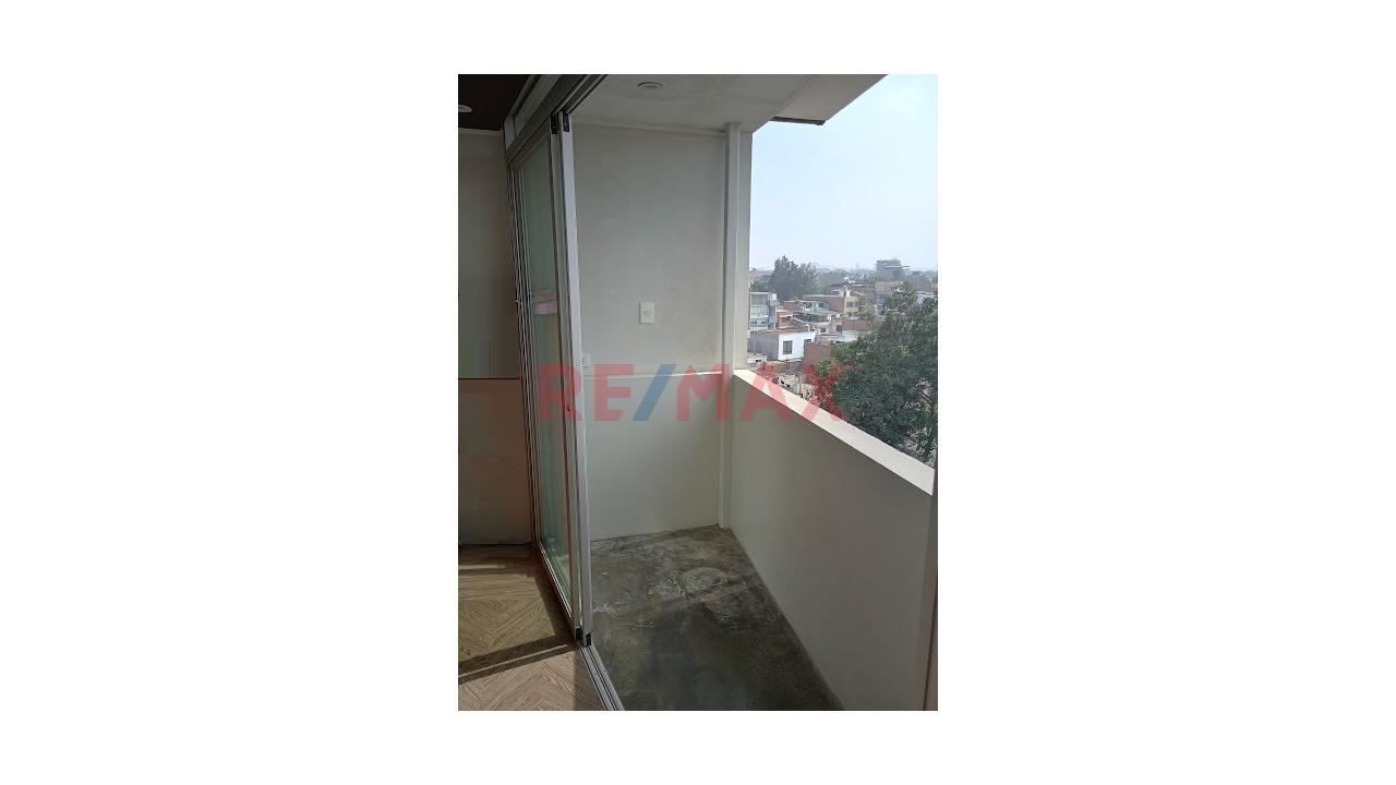 Vendo Moderno Triplex Urb. Olimpo Ate 5To Piso Con Ascensor  Área 116M2 4 Dormitorios  4 Baños - 4