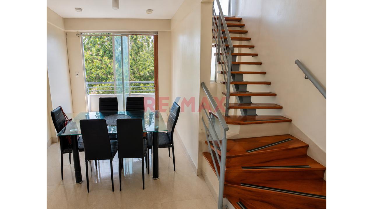 Vendo Moderno Triplex Urb. Olimpo Ate 5To Piso Con Ascensor  Área 116M2 4 Dormitorios  4 Baños - 10