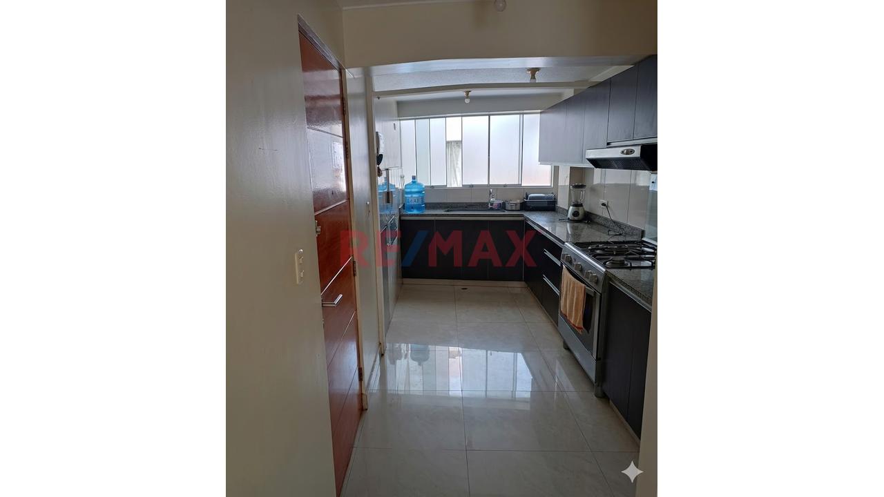 Vendo Moderno Triplex Urb. Olimpo Ate 5To Piso Con Ascensor  Área 116M2 4 Dormitorios  4 Baños - 13