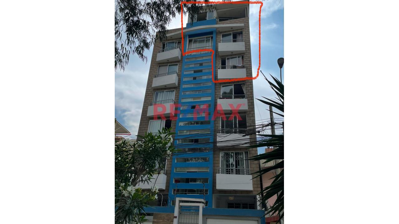 Vendo Moderno Triplex Urb. Olimpo Ate 5To Piso Con Ascensor Área 116M2 4 Dormitorios 4 Baños - 1