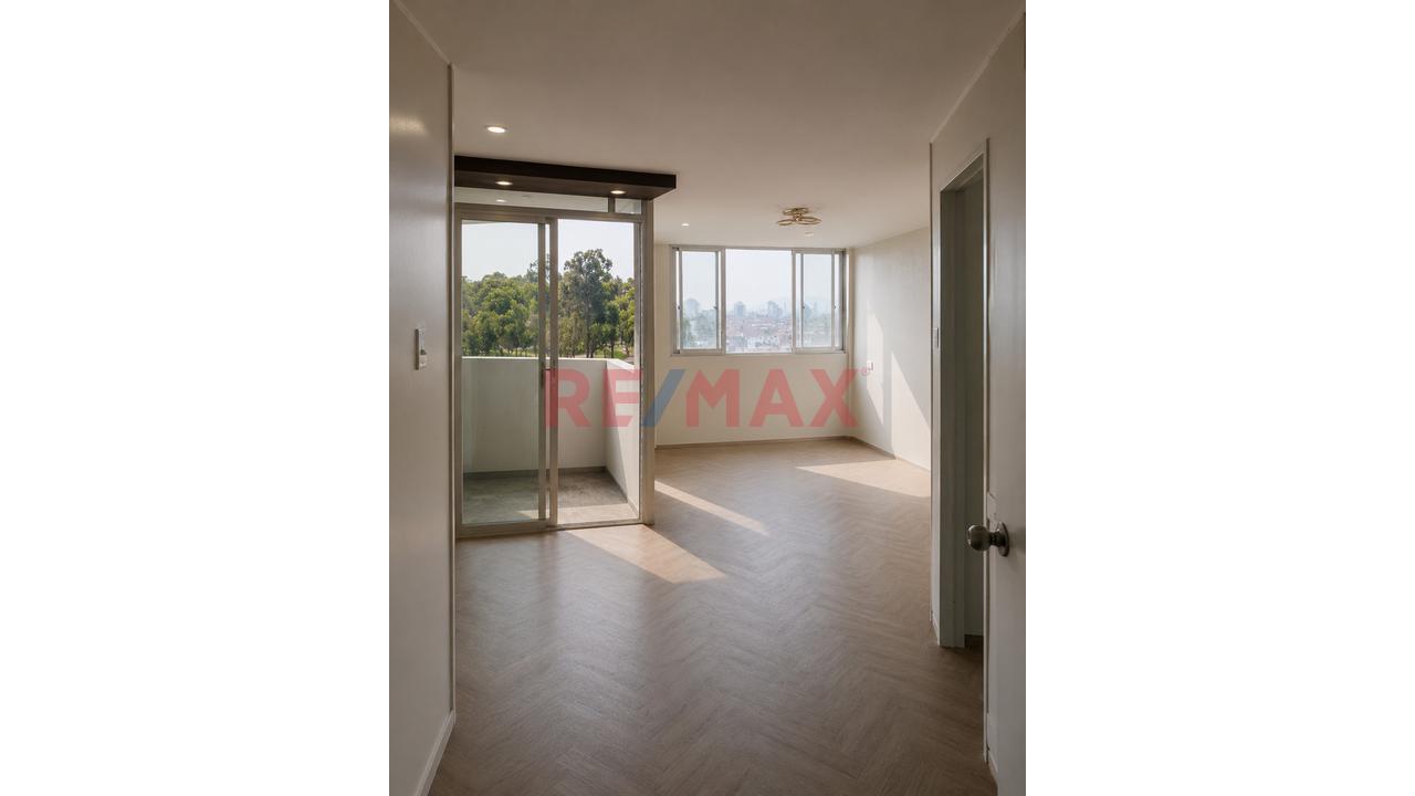 Vendo Moderno Triplex Urb. Olimpo Ate 5To Piso Con Ascensor  Área 116M2 4 Dormitorios  4 Baños - 7