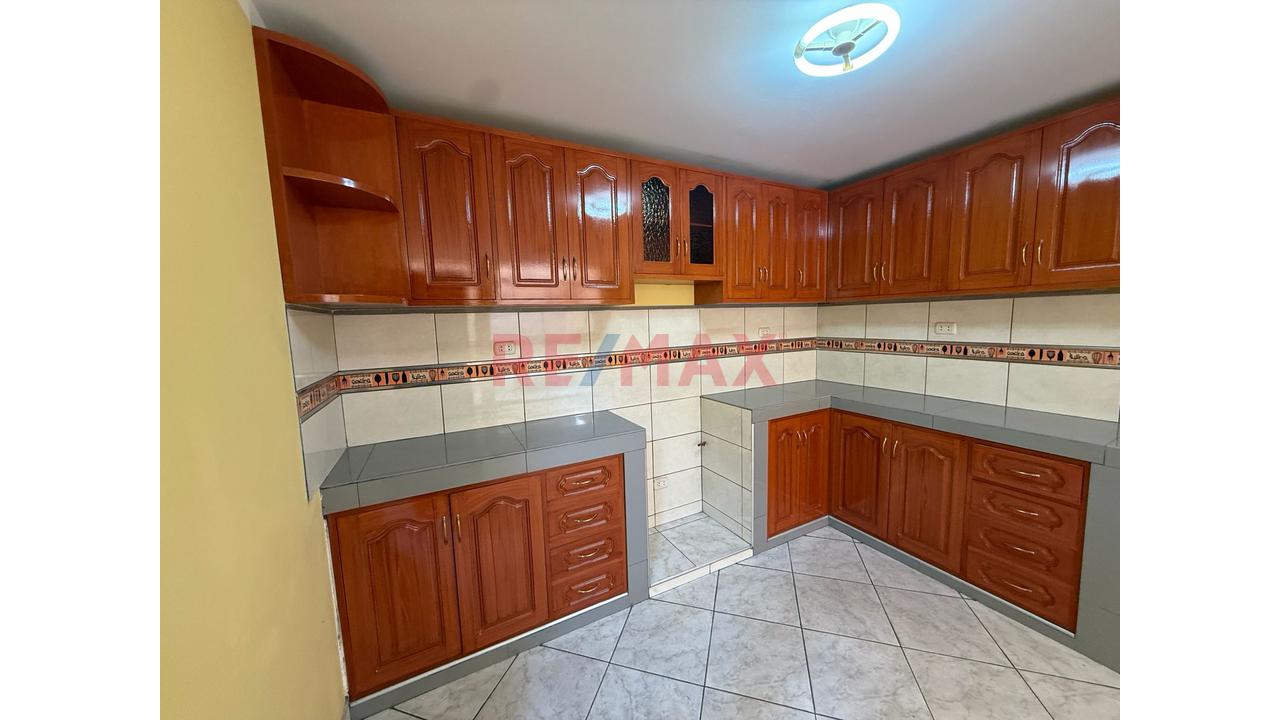 En Venta Amplia Casa Multifamiliar En Casa Lago San Jose - Cercado — foto 3