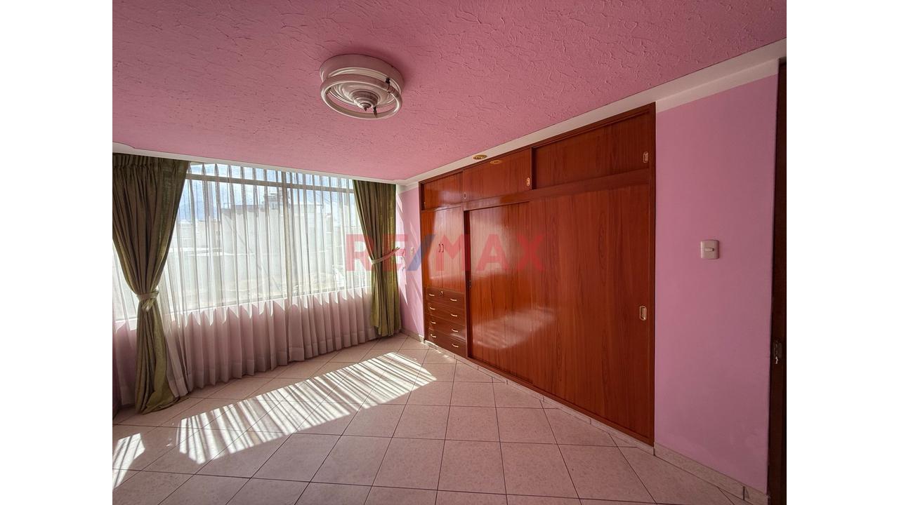 En Venta Amplia Casa Multifamiliar En Casa Lago San Jose - Cercado — foto 5