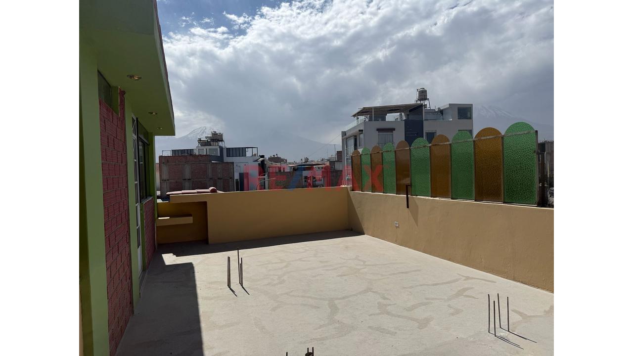 En Venta Amplia Casa Multifamiliar En Casa Lago San Jose - Cercado — foto 8
