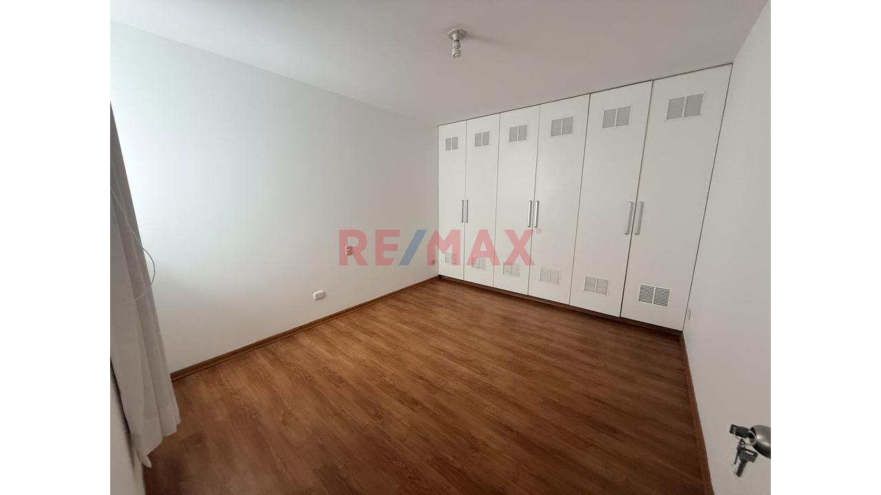 Vendo Espectacular Departamento Flat Con Balcón Y Vista A La Calle – Urb. Higuereta, Surco — foto 8