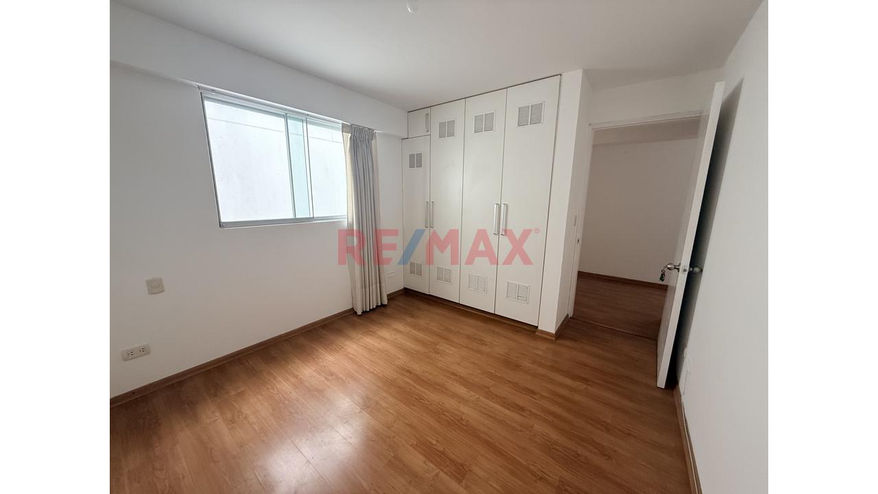 Vendo Espectacular Departamento Flat Con Balcón Y Vista A La Calle – Urb. Higuereta, Surco — foto 13