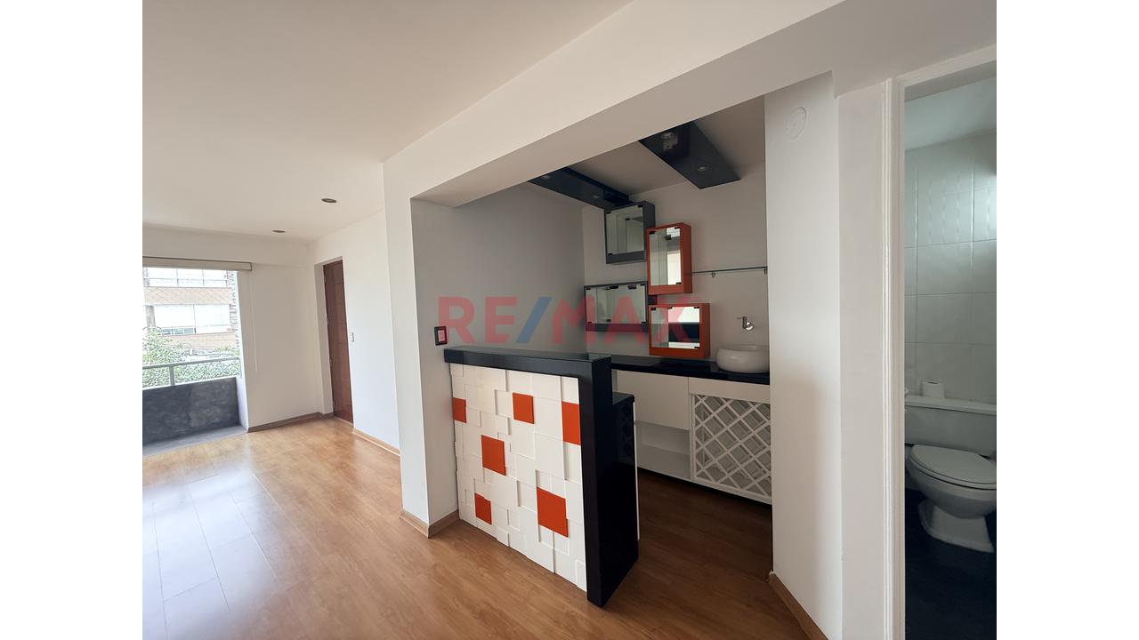 Vendo Espectacular Departamento Flat Con Balcón Y Vista A La Calle – Urb. Higuereta, Surco — foto 3