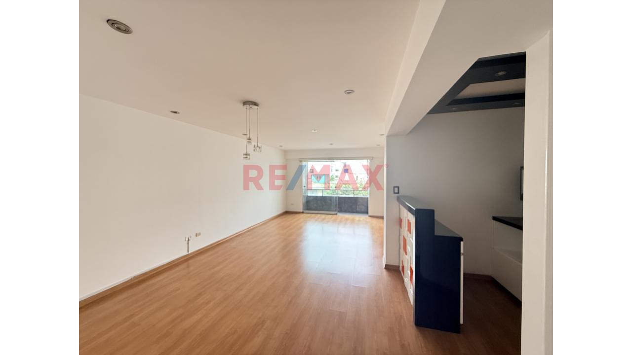 Vendo Espectacular Departamento Flat Con Balcón Y Vista A La Calle – Urb. Higuereta, Surco