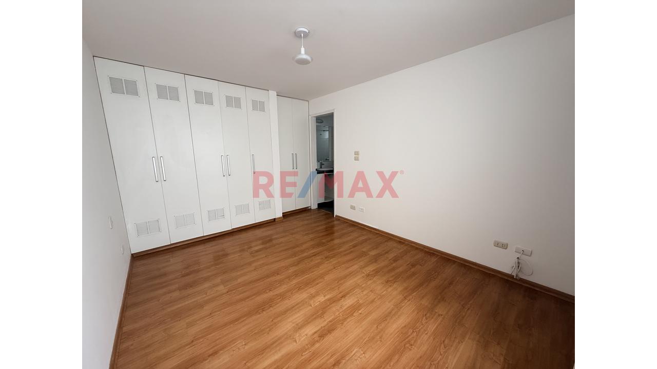 Vendo Espectacular Departamento Flat Con Balcón Y Vista A La Calle – Urb. Higuereta, Surco — foto 10